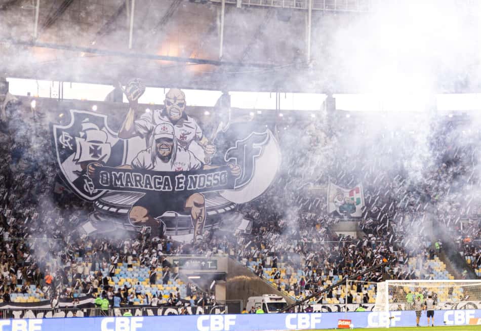Torcida do Vasco no Maracanã contra o Fluminense pelas oitavas de final da Copa do Brasil