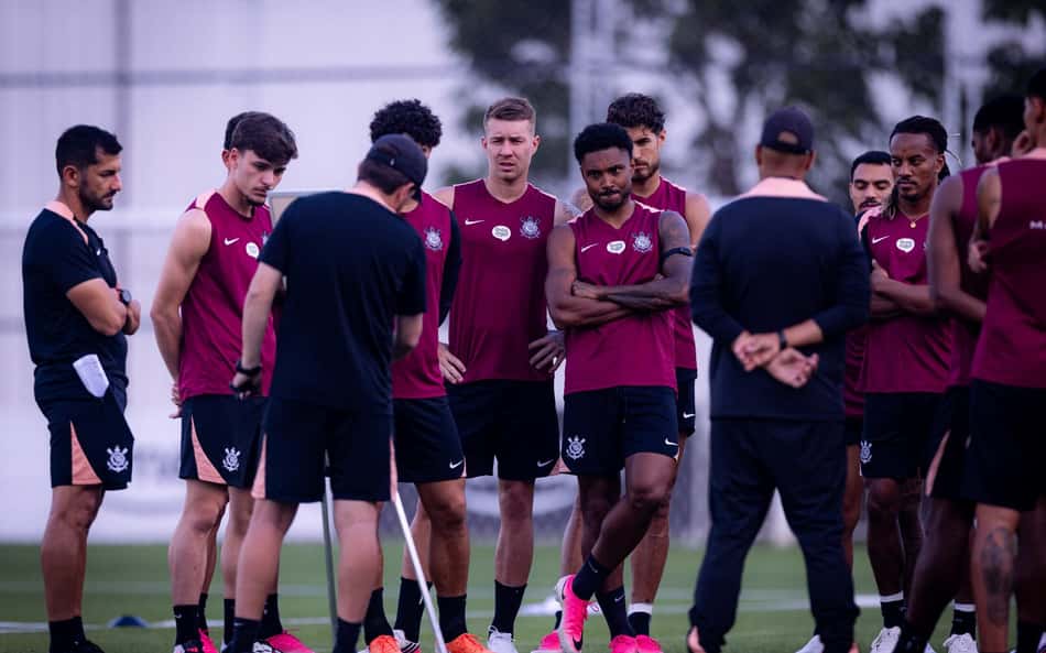William Batista e jogadores do Corinthians