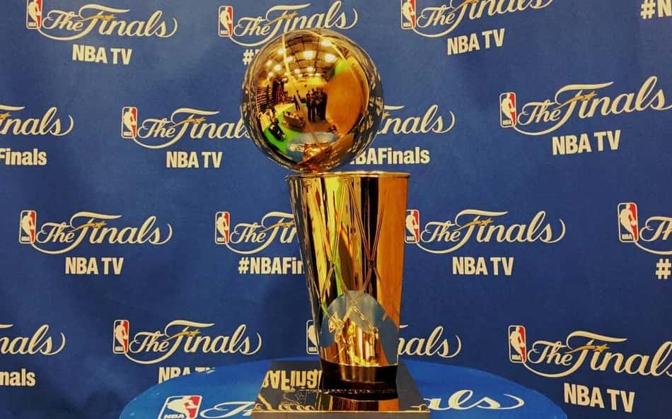 Troféu Larry O'Brien, de campeão da NBA (Foto: Reprodução / NBA)