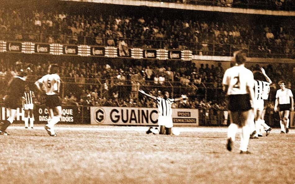A despedida do Rei Pelé com a camisa do Santos