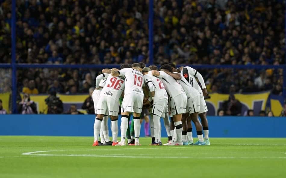Elenco do Vasco reunido antes da partida contra o Boca Juniors