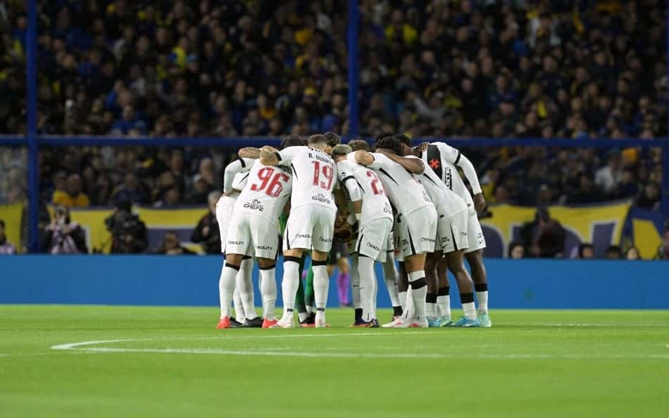 Elenco do Vasco reunido antes da partida contra o Boca Juniors
