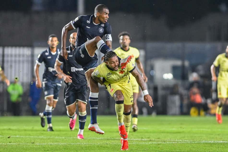 David em ação durante Vasco e Remo, pelo Campeonato Brasileiro