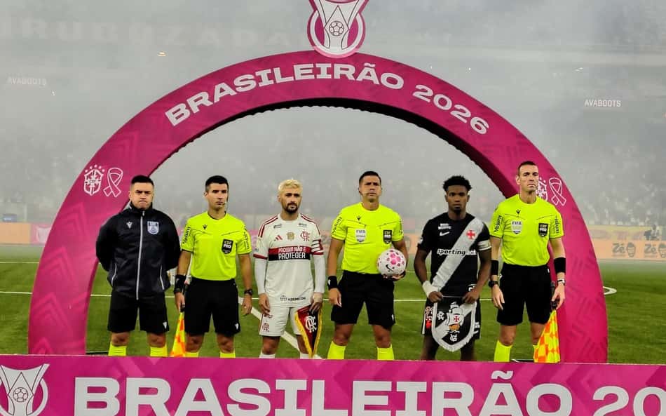 RIO DE JANEIRO (RJ), 29/10/2026 - CAMPEONATO BRASILEIRO 2026 / VASCO X FLAMENGO - Partida entre Vasco e Flamengo, valida pela trigesima terceira rodada do Brasileirao 2026, realizada no Estadio Nilton Santos, na noite desta quinta-feira, 29.(Foto: Mauro Silva/Prime Fotografias/MyPhoto Press/Folhapress)