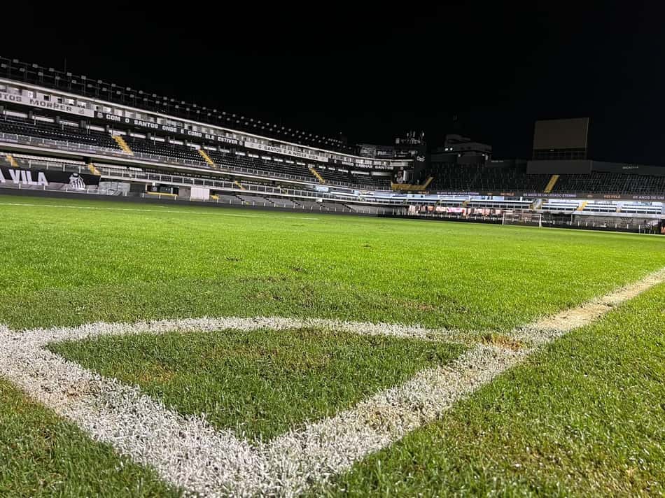 Vila Belmiro após a partida contra o Bahia, neste sábado (24)