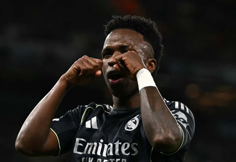 Vini Jr comemorando o gol marcado no duelo entre Real Madrid e Man City (Foto: Paul Ellis/AFP)