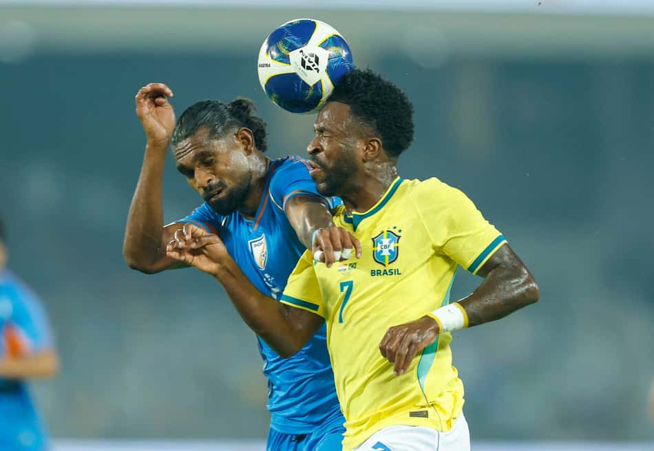 Vini Jr. disputa a bola na goleada do Brasil sobre a Índia
