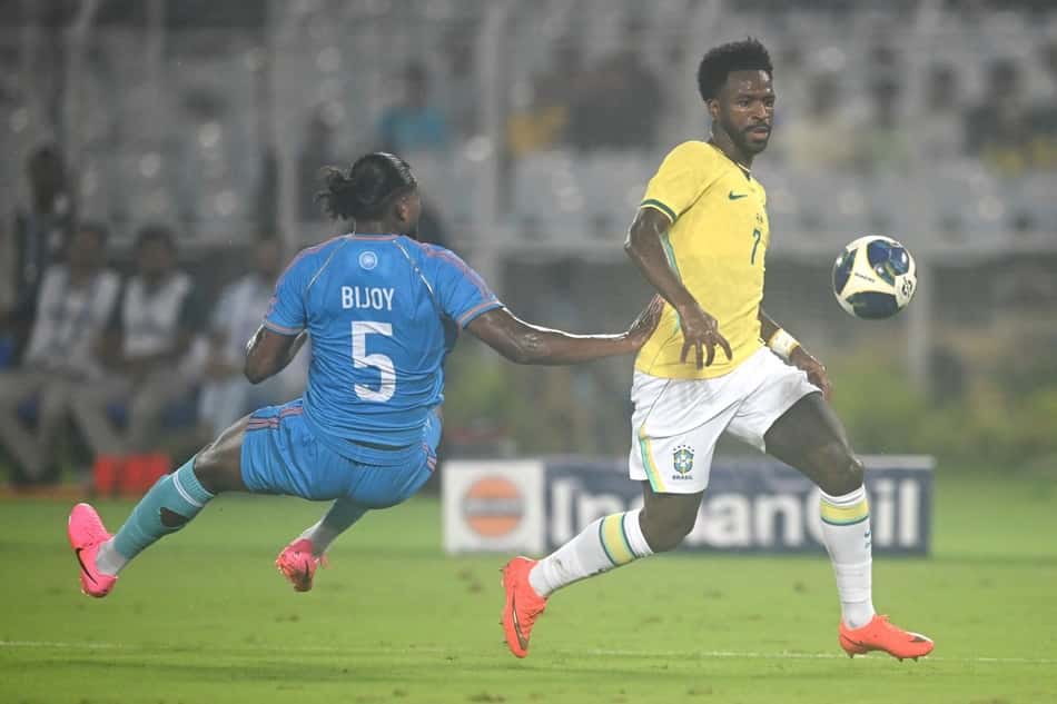 Vini Jr. domina a bola no amistoso da Seleção contra a Índia