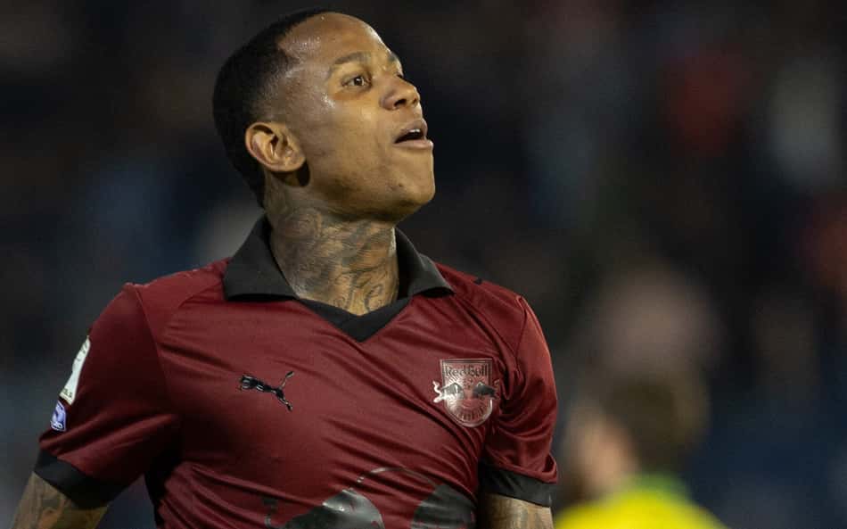 Wallace em ação durante Bragantino e Cruzeiro, pelo Campeonato Brasileiro