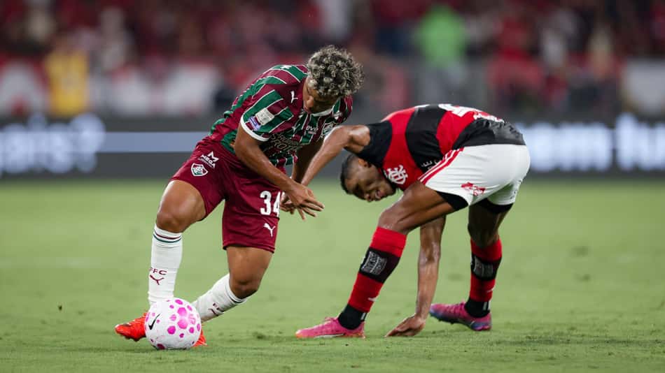 Wesley Natã, do Fluminense, em ação contra o Flamengo