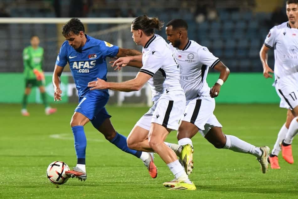 Weslley Patati, ex-Santos, marca dois gols pelo AZ Alkmaar1