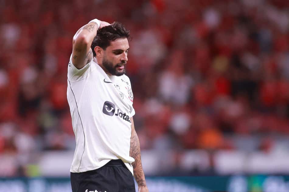 Yuri Alberto, do Corinthians, com a mão na cabeça