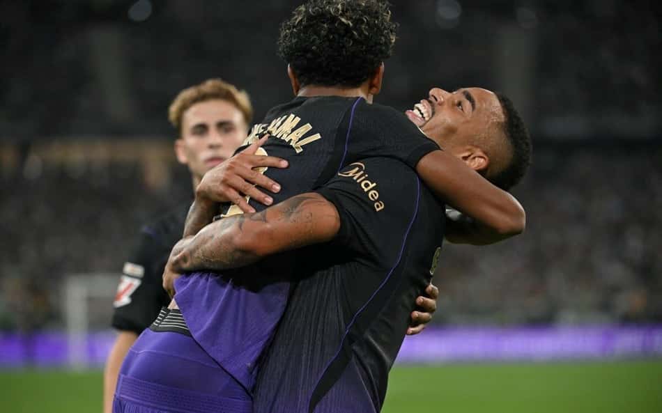 Yamal e Gabriel Jesus em goleada do Barcelona (Foto: JORGE GUERRERO / AFP)