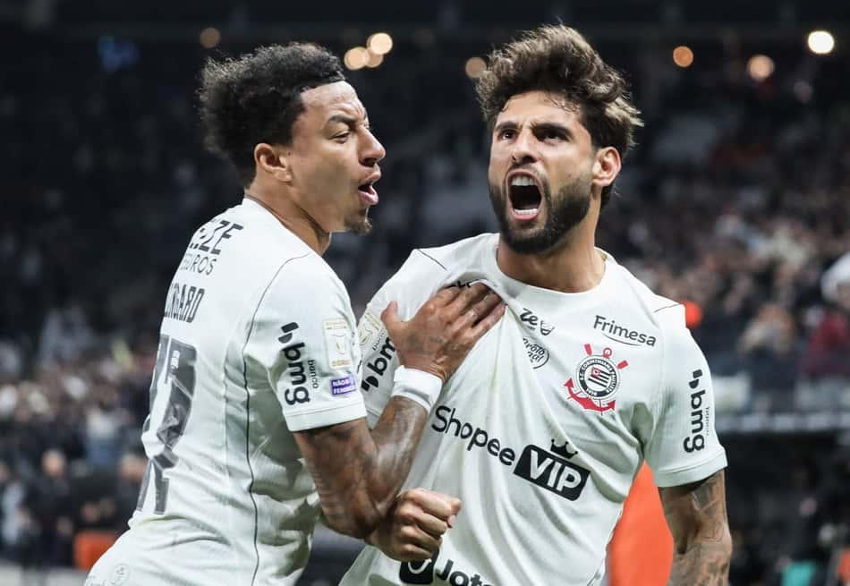 Yuri Alberto comemora o gol de pênalti marcado no duelo entre Corinthians e Vitória pelo Brasileirão