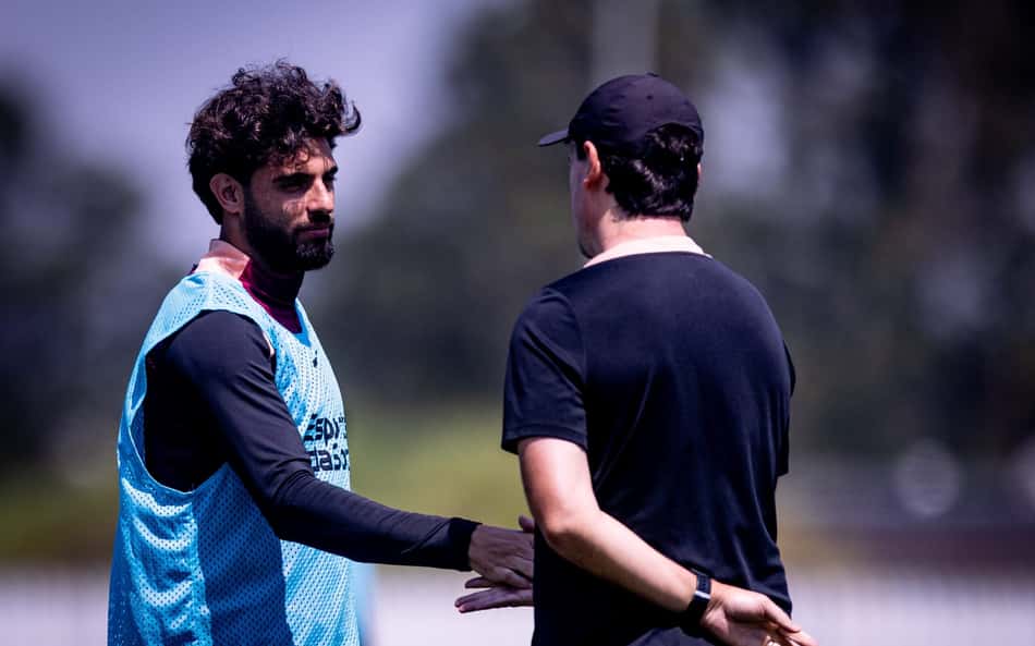 Técnico Fernando Diniz durante treinamento do Corinthians no CT Dr. Joaquim Grava