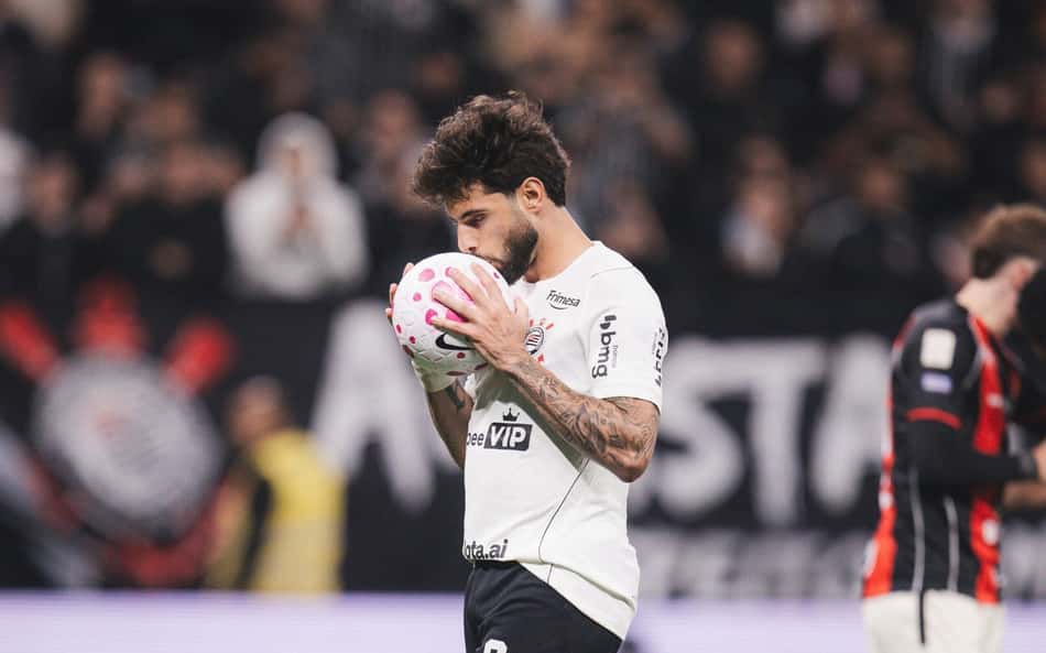 Yuri Alberto antes da cobrança de pênalti