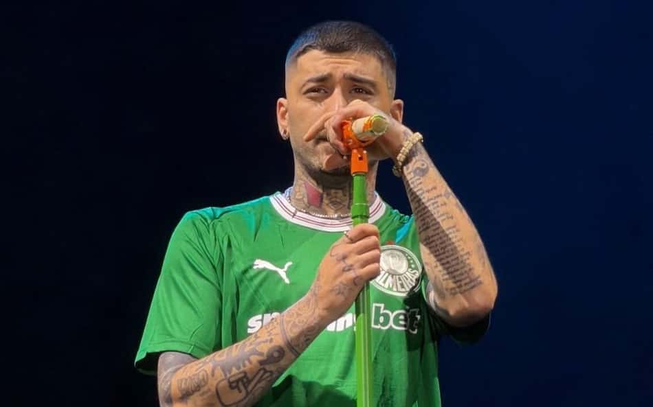 Zayn, com a camisa do Palmeiras, em show no Nubank Parque