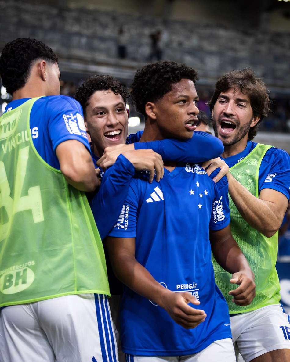 Zé Lucas comemora gol