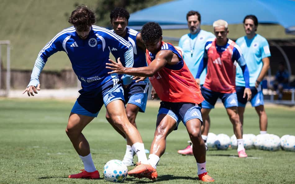 Zé Lucas e Romero em treinamento