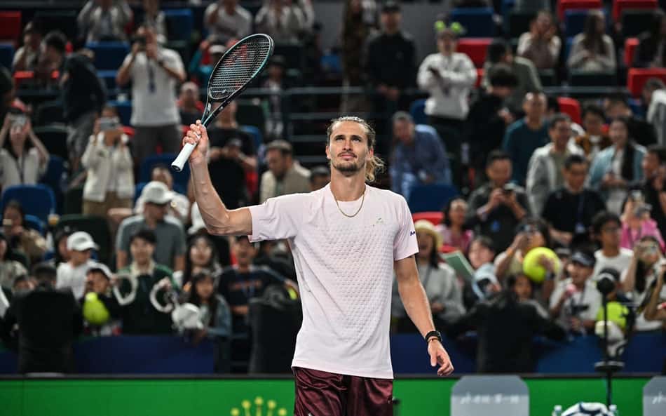 Zverev chega a 60 vitórias no ano e se aproxima da liderança da ATP