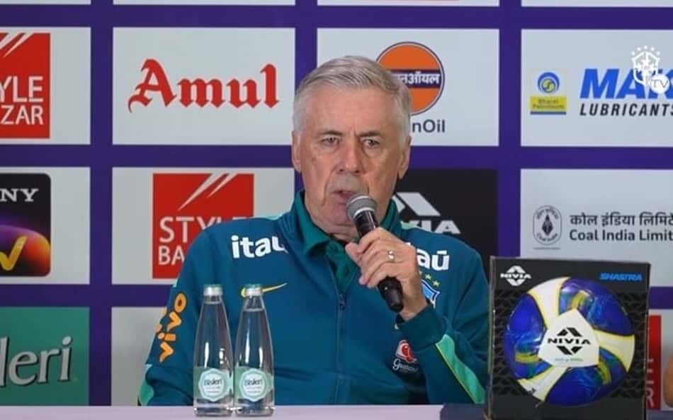 Carlo Ancelotti durante entrevista coletiva em Calcutá