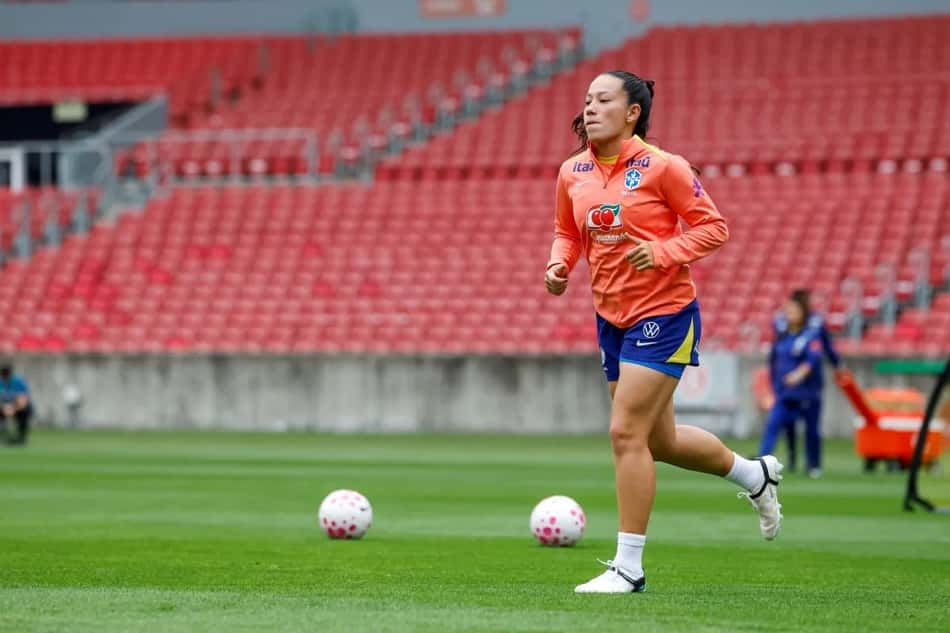 Bruninha foi diagnosticada com fratura nasal e é cortada da Seleção Brasileira