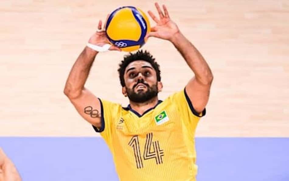 Ao lado de Flávio, Fernando Cachopa levanta em jogo da Seleção Brasileira masculina de vôlei nas Olimpíadas de Paris 2024