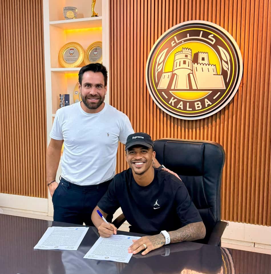 Casa nova e contrato longo: Caio Eduardo assina extensão com o Al-Ittihad Kalba até junho de 2029.