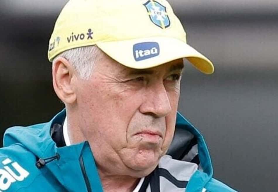 Carlo Ancelotti durante treino da Seleção Brasileira