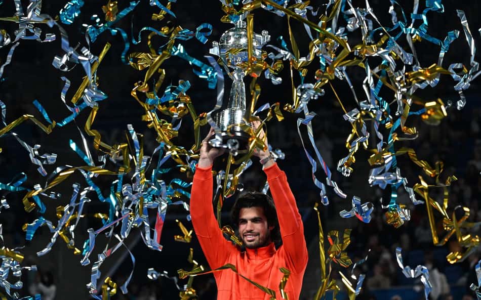 Carlos Alcaraz conquista 1º título após lesão e iguala marca histórica de Sampras