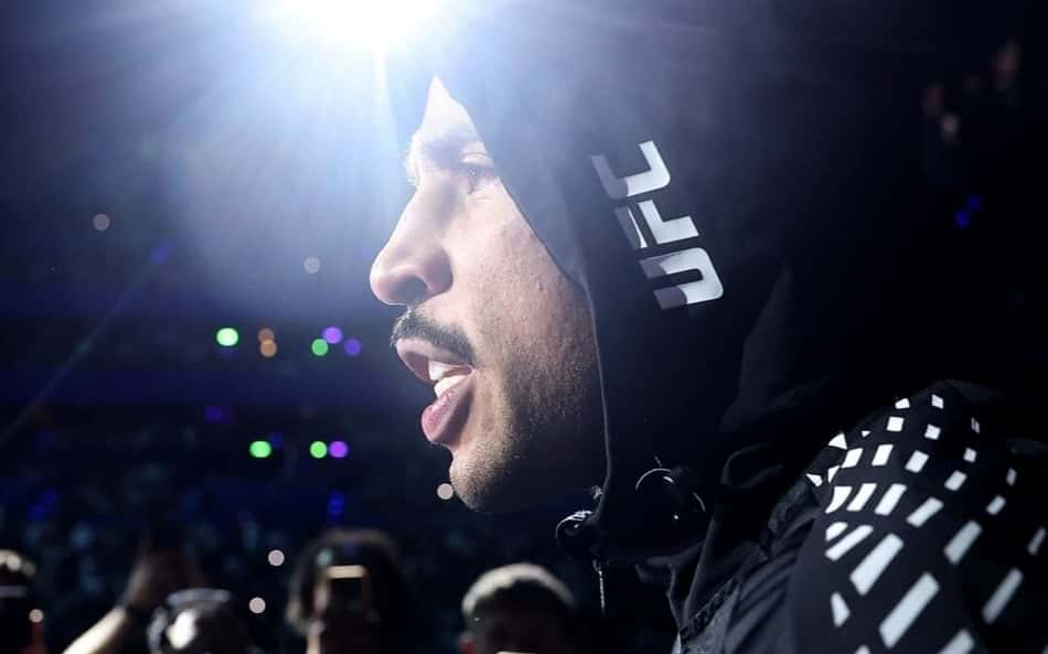 Michael Morales dispara contra Carlos Prates no UFC: 'Vai precisar dos pulmões'