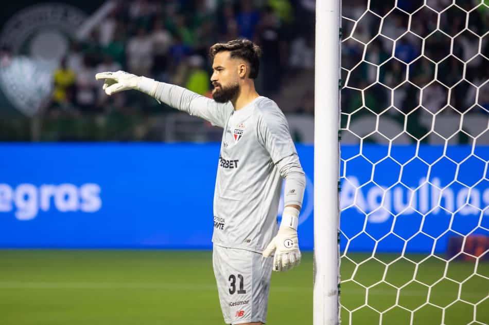 Carlos Coronel no gol do São Paulo