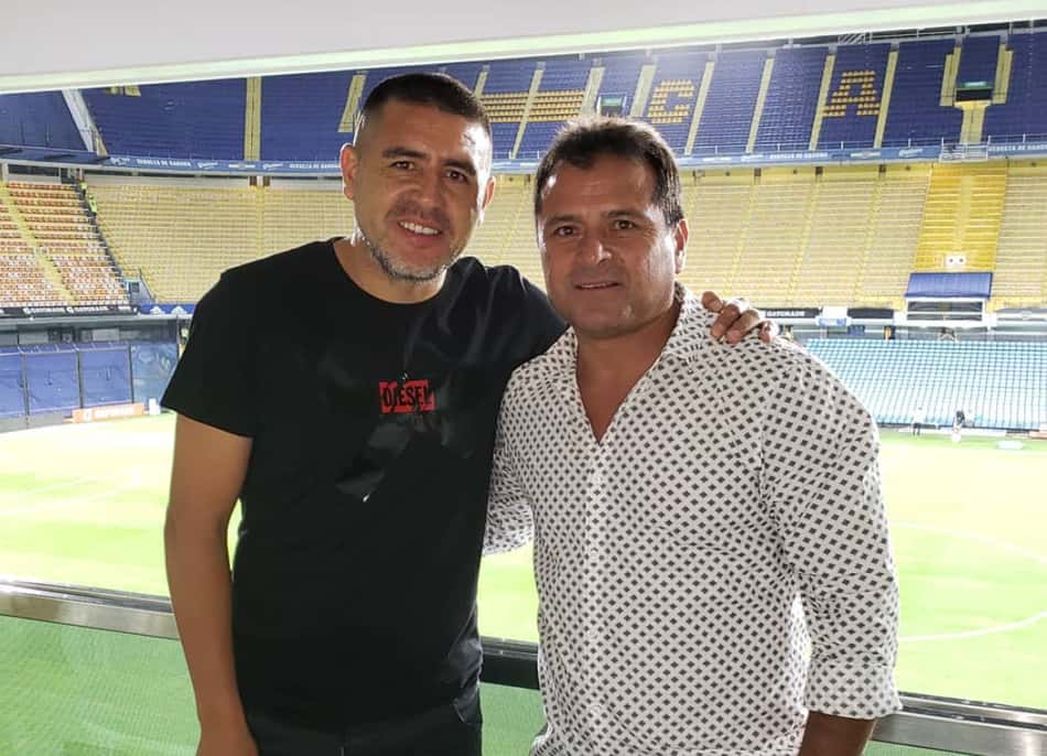 Riquelme ao lado de Delgado