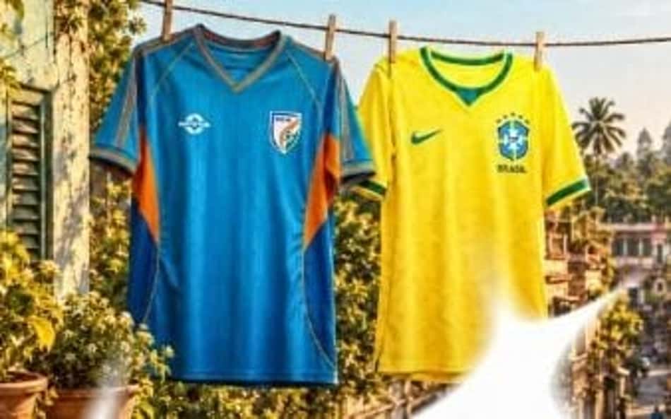 Camisas de Índia e Brasil antes do amistoso em Calcutá