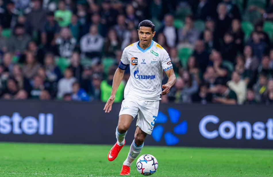 De volta após a Data FIFA, Douglas Santos comemora liderança do Campeonato Russo e fim da invencibilidade do rival (Foto: Divulgação)