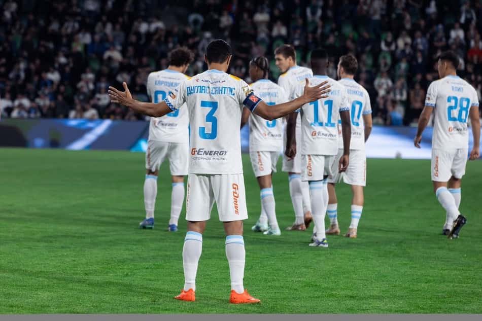 Douglas Santos dá assistência cirúrgica na vitória do Zenit por 3 a 2 sobre o Krasnodar (Foto: Divulgação)
