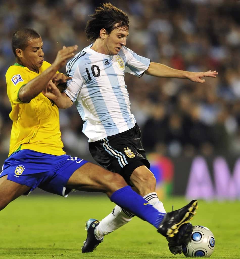 Ex-Palmeiras, Felipe Melo e Messi se enfrentaram nas Eliminatórias para a Copa de 2010 (Foto: Reprodução/Felipemelo)