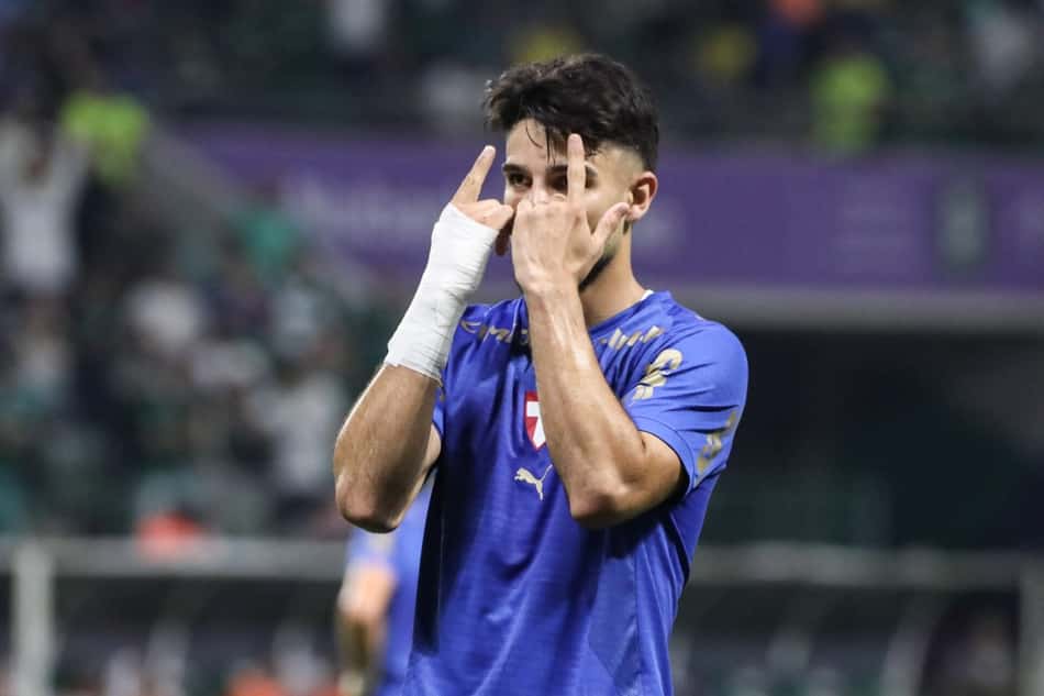 Flaco López, do Palmeiras, comemora seu gol contra o Bahia