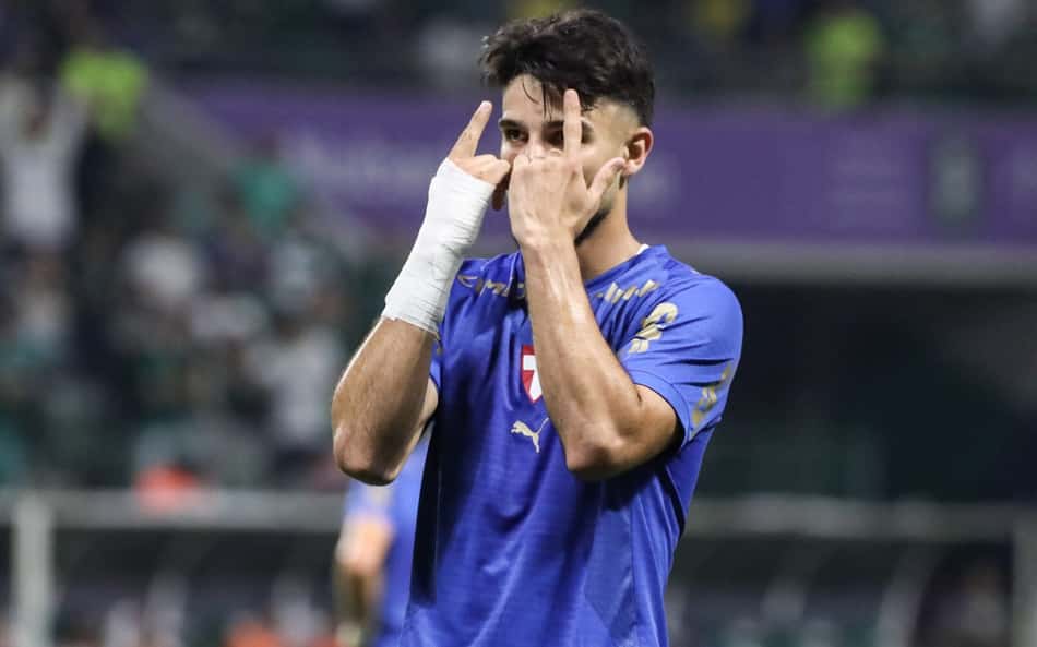 Flaco López, do Palmeiras, comemora seu gol contra o Bahia