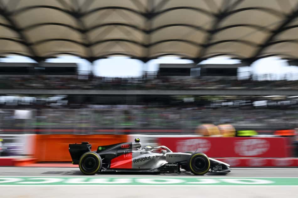 Gabriel Bortoleto em ação no GP do Bahrein, na Malásia, pela F1 2026