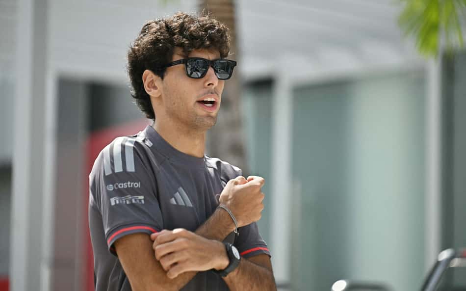 Gabriel Bortoleto no paddock do GP do Bahrein, na Malásia, pela F1 2026