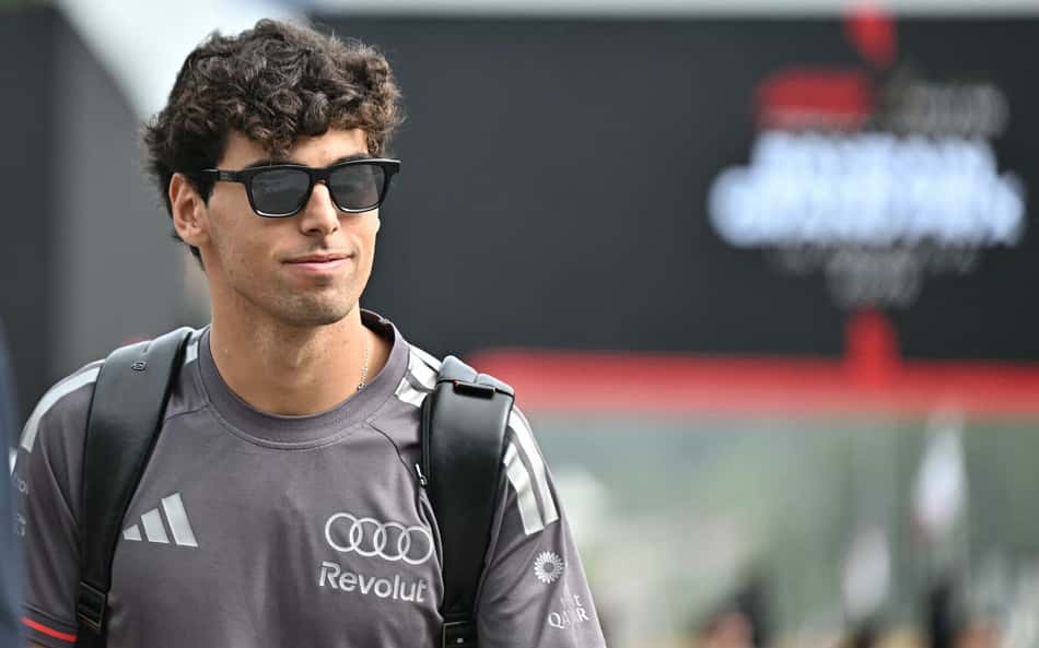 Gabriel Bortoleto no paddock do GP do Bahrein, na Malásia, pela F1 2026