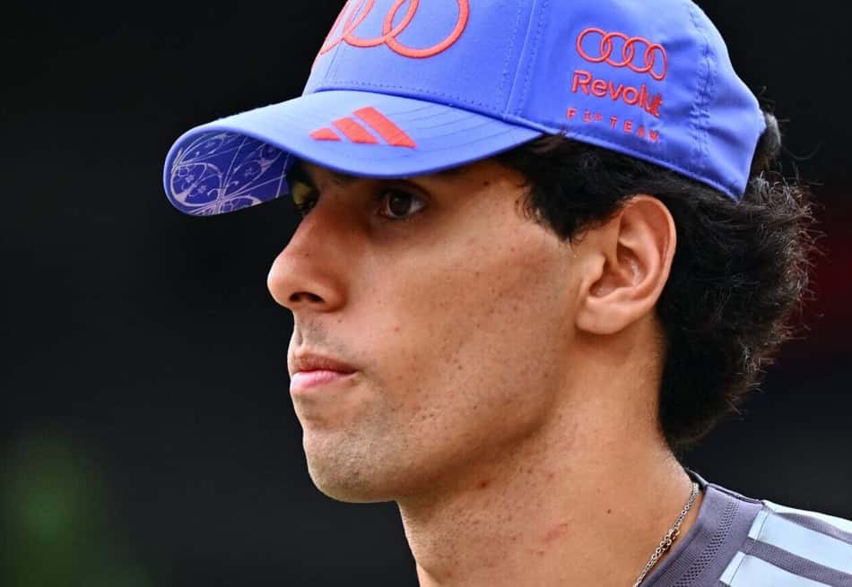 Gabriel Bortoleto no paddock do GP de Singapura pela F1 2026