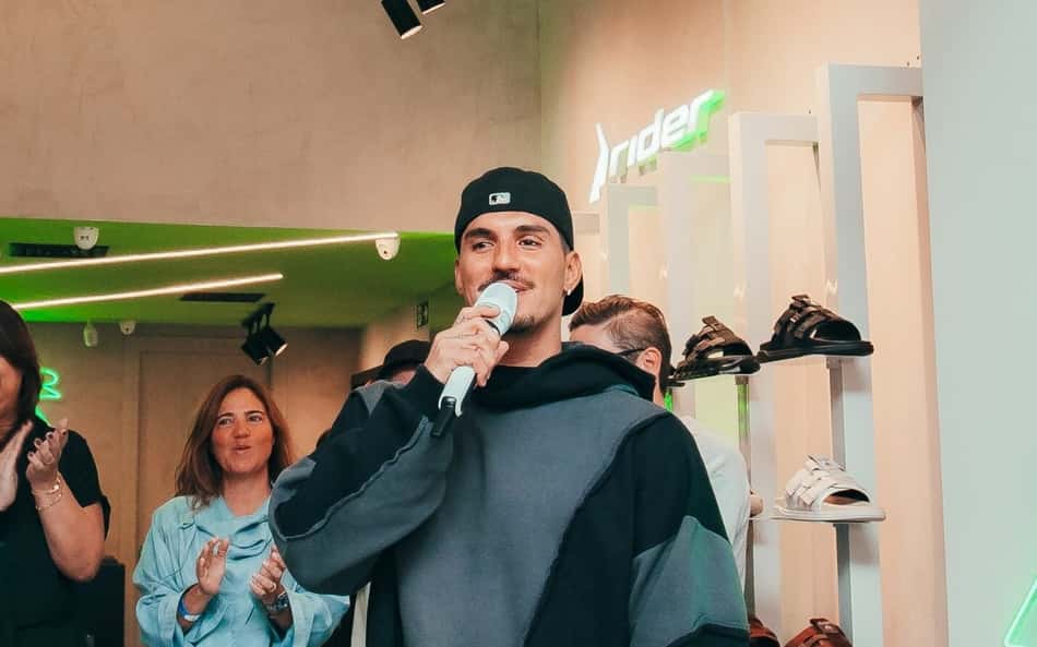 Gabriel Medina inaugura loja da Rider no Rio de Janeiro