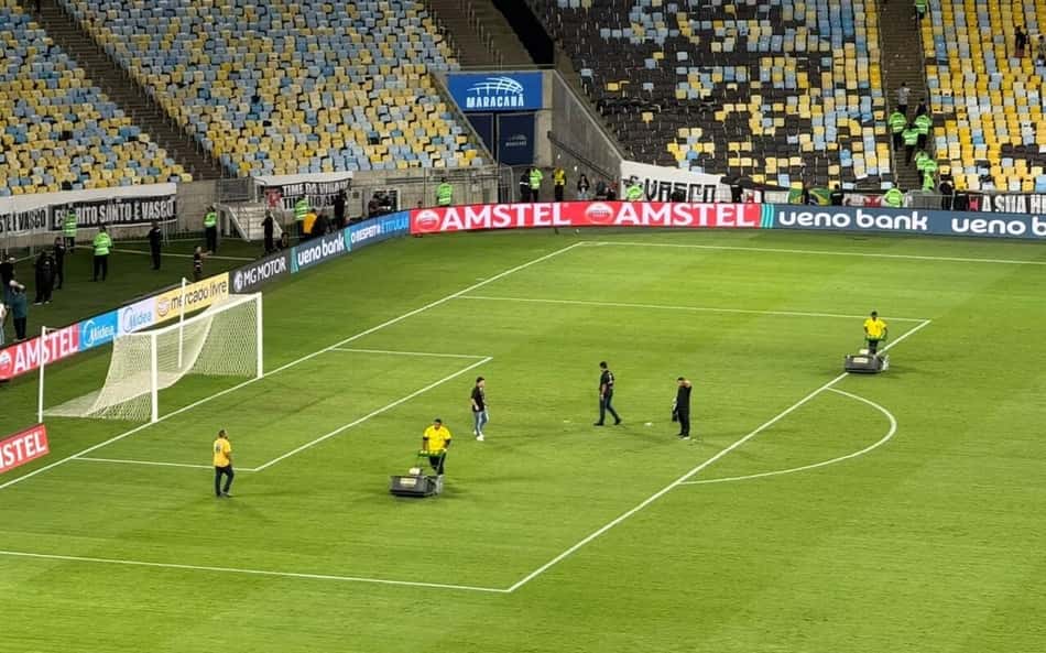 Gramado do Maracanã após Vasco x Boca Juniors