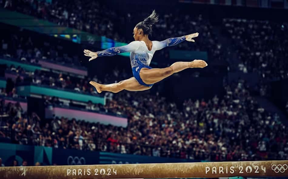 Simone Biles em ação em Paris-2024 (Foto: IOC/Ubald Rutar)