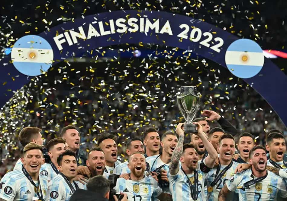 Finalíssima 2022: A Argentina venceu a Itália por 3 a 0 em Wembley, conquistando o torneio que reúne os campeões da Copa América e da Eurocopa.