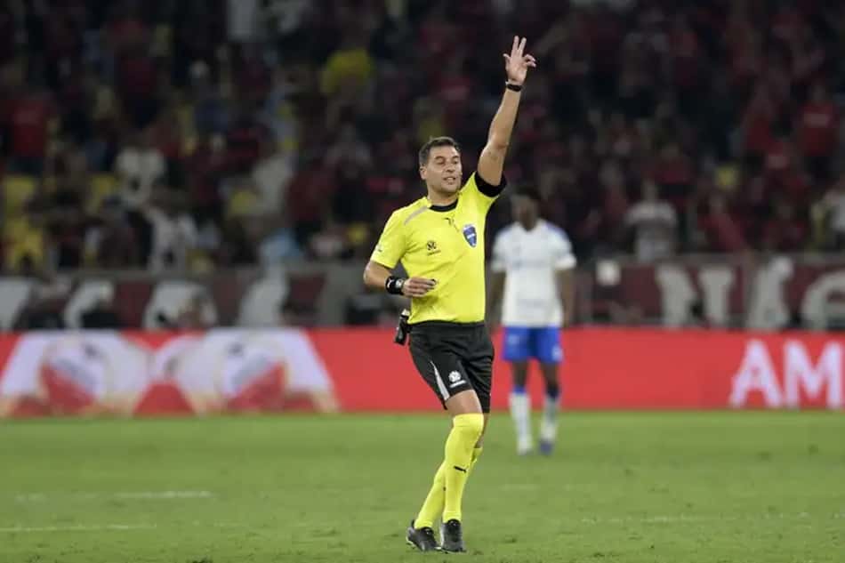 Gustavo Tejera apita Flamengo x Estudiantes