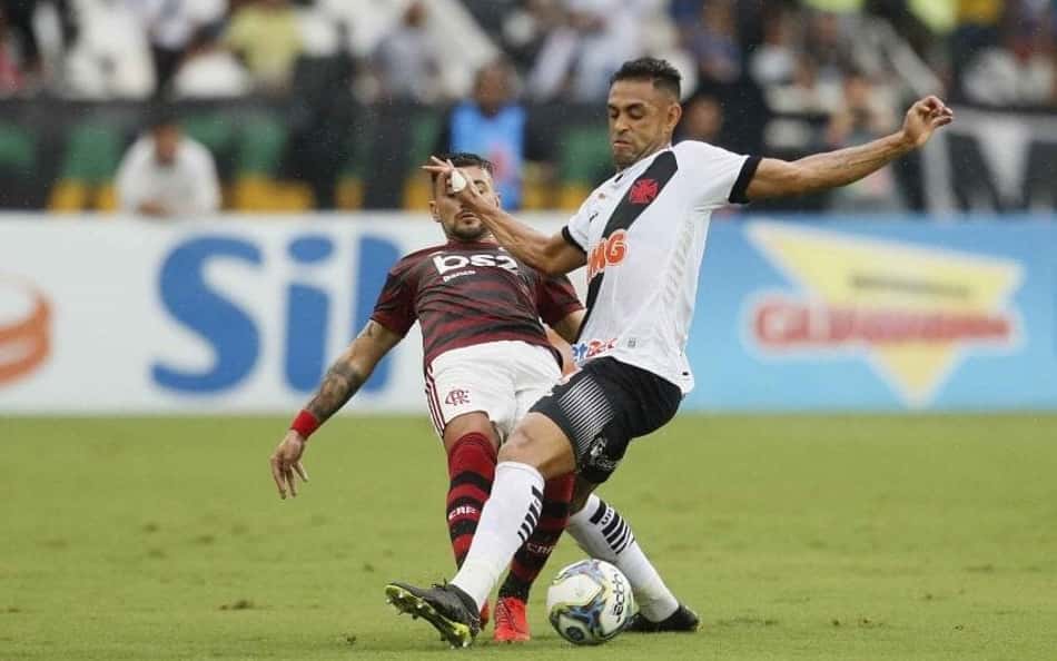O Vasco foi envolvido pelo Flamengo e perdeu por 2 a 0, neste domingo, no Nilton Santos, o primeiro jogo da final do Carioca. Em meio a atuação apagado do Cruz-Maltino, o principal destaque foi o goleiro Fernando Miguel. Werley e Leandro Castan também foram bem-avaliados. Confira as notas do LANCE! (por&nbsp;João Vitor Castanheira)