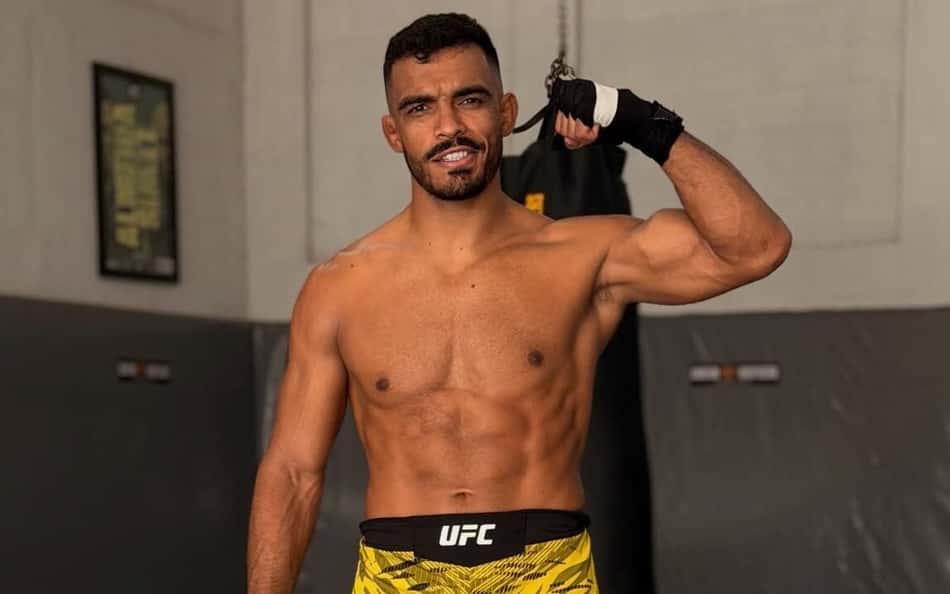 Ismael Bonfim em academia antes de luta do UFC